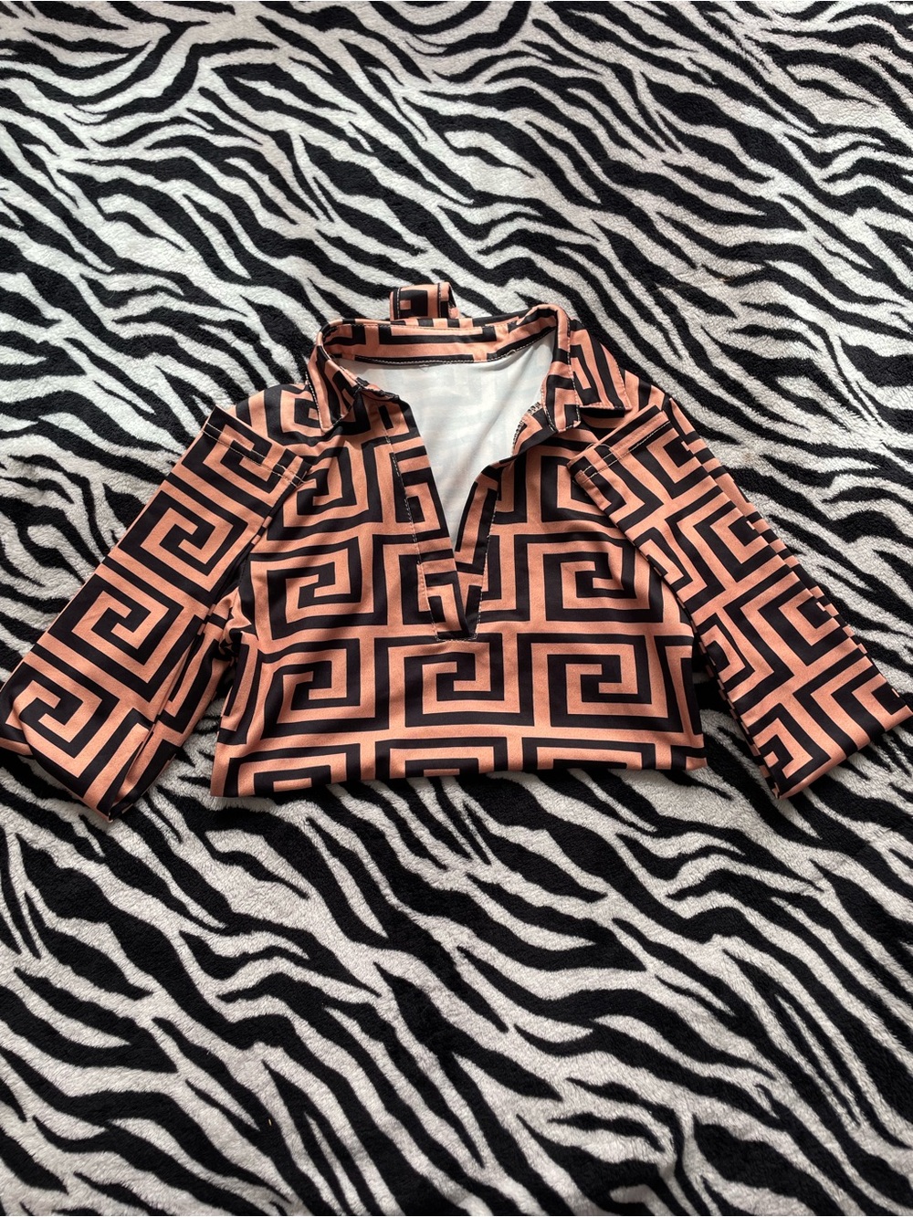 Geometric Print Cropped Polo Top - Peach/Black